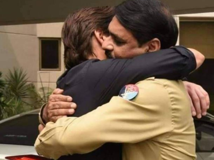 a hug that led pakistan twitterati wonder if shahid afridi is the next pm A Hug That Led Pakistan Twitterati Wonder If Shahid Afridi Is The Next PM