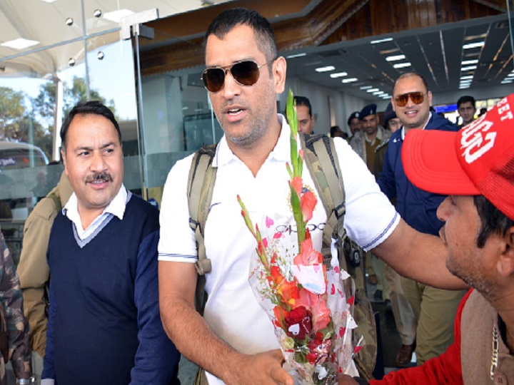 dhoni gets back to hometown ranchi for first time after completing stint with army in kashmir Dhoni Gets Back To Hometown Ranchi For First Time After Completing Stint With Army in Kashmir