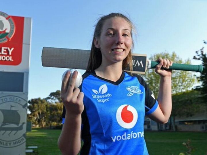 Adelaide Strikers Sign 16-YO Darcie Brown For Upcoming WBBL Season