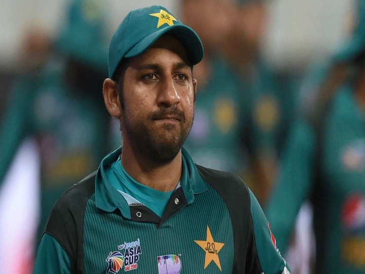 angry pakistan fan destroys sarfarazs hoarding post teams t20i series loss to sl Angry Pakistan Fan Destroys Sarfaraz's Hoarding Post Team's T20I Series Loss To SL