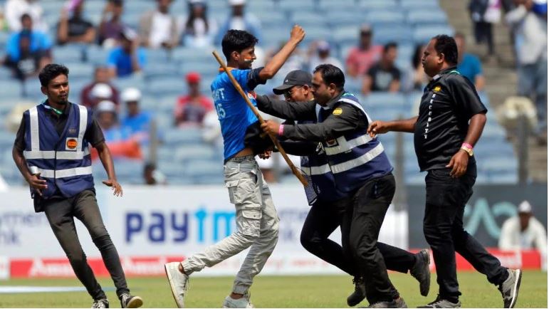 IND vs SA, 2nd Test: Fan Breaches Security, Enters Field To Touch Rohit Sharma's Feet