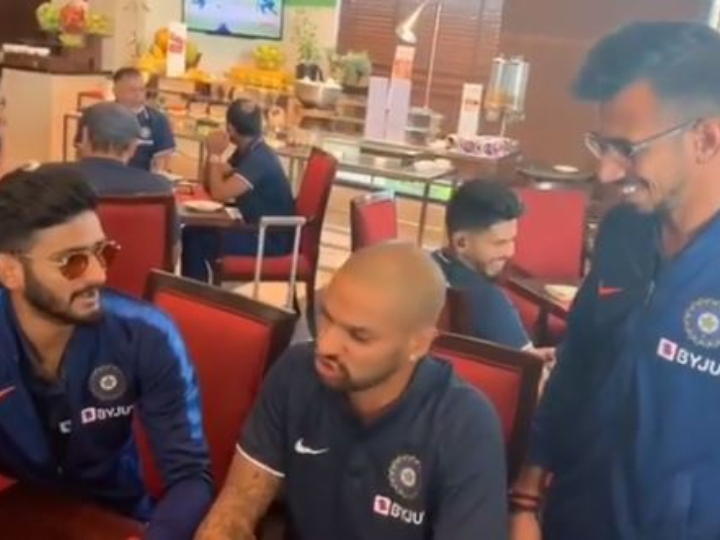 WATCH: Bhuvneshwar Trolls 'Bala' Dhawan For Mimicking Akshay Kumar