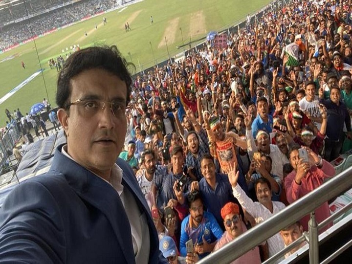 ind vs ban 2nd test gangulys selfie with euphoric spectators at edens draws appreciation from die hard fans IND vs BAN, 2nd Test: Ganguly Lauded For Selfie With Spectators At Eden Gardens