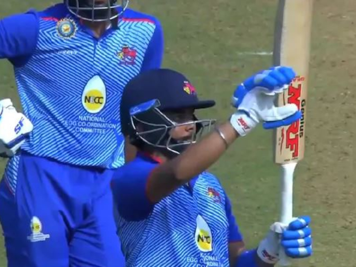 watch fans brutally troll prithvi shaw for over confident gesture in comeback game WATCH: Fans Brutally Troll Prithvi Shaw For “Over Confident Gesture” In Comeback Game