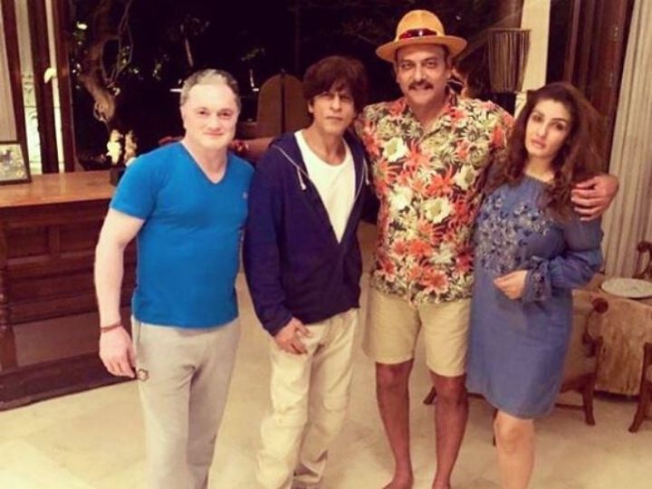 ravi shastri spends time with shah rukh raveena before new years eve Ravi Shastri Spends Time With Shah Rukh & Raveena Before New Year's Eve