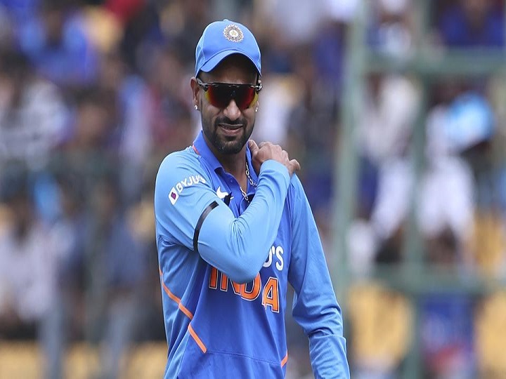 ind vs aus 3rd odi dhawan walks off field after injuring left shoulder IND vs AUS, 3rd ODI: Dhawan Walks Off Field After Injuring Left Shoulder, Taken For X-Ray