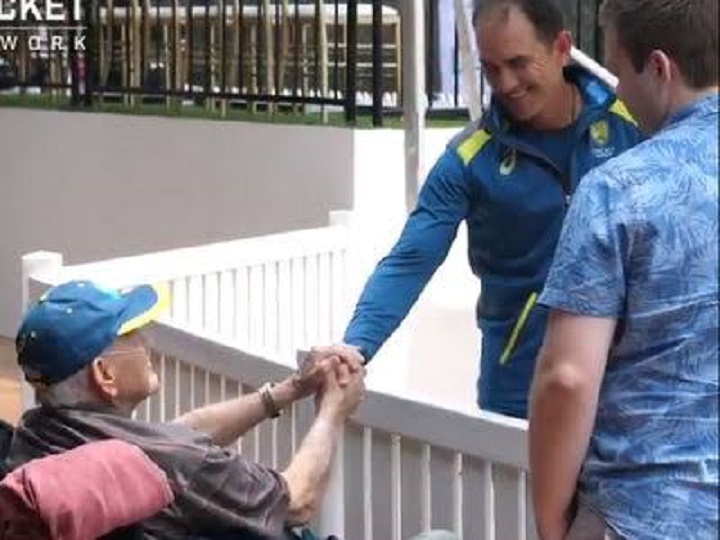 watch coach langer touches many hearts with special gesture towards 80 year old fan WATCH | Coach Langer Touches Many Hearts With Special Gesture Towards 80-year-old Fan