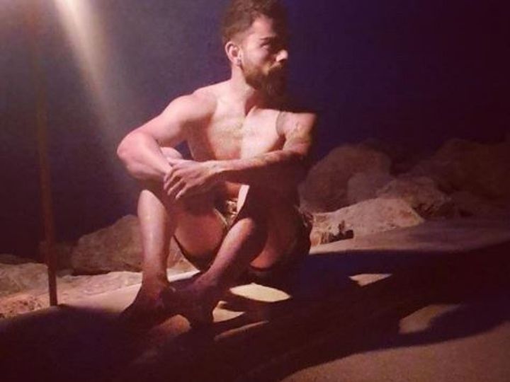 virat kohli trolled over shirtless photo सोशल मीडिया पर अपनी शर्टलेस फोटो की वजह से ट्रोल हुए विराट कोहली