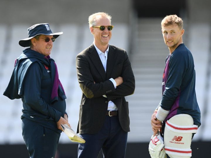 captain joe root under no pressure insists trevor bayliss Ashes: जो रूट की कप्तानी के बचाव में उतरे टीम के कोच ट्रेवर बेलिस
