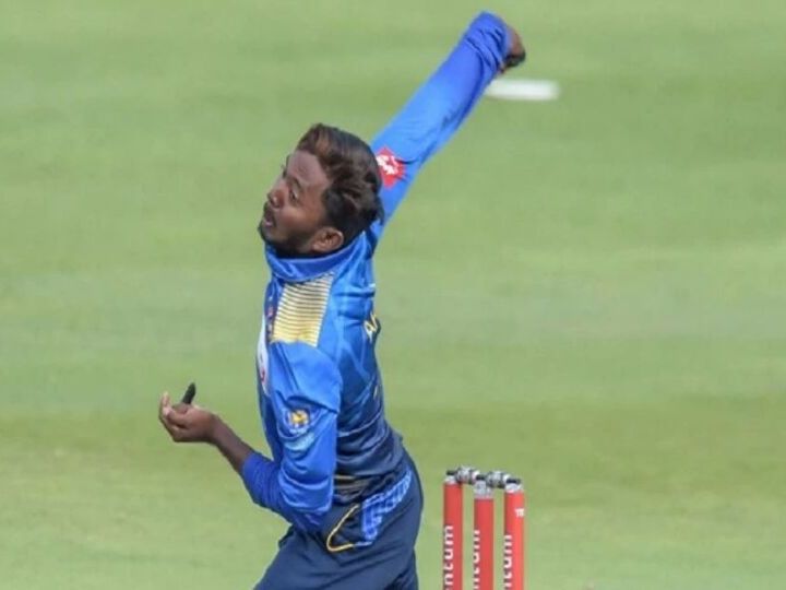 icc hands sri lanka spinner akila dananjaya 1 year ban for illegal bowling action श्रीलंकाई स्पिनर अकिला धनंजय पर लगा एक साल का प्रतिबंध