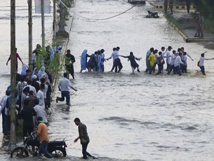 कराची में बारिश से पहली बार रद्द हुआ मैच, ICC ने भी ली चुटकी