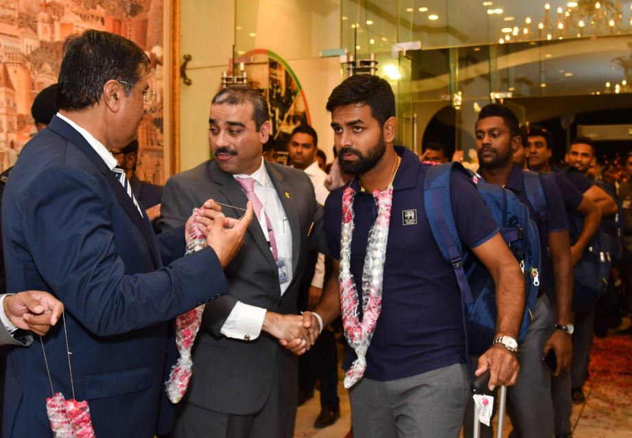 कड़ी सुरक्षा के बीच पाकिस्तान पहुंची श्रीलंकाई टीम