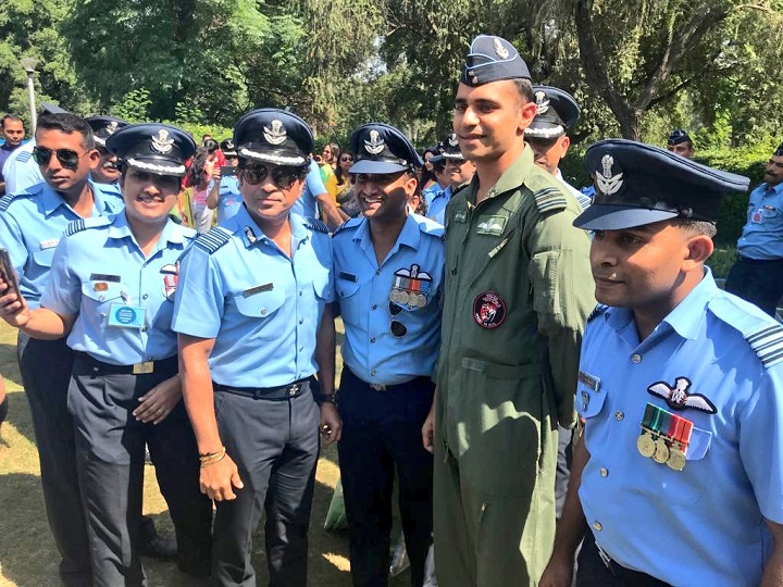 sachin tendulkar attends 87th iaf day celebrations see pics भारतीय वायुसेना के 87वें स्थापना दिवस में पहुंचे सचिन तेंदुलकर, ट्विटर पर शेयर की तस्वीर