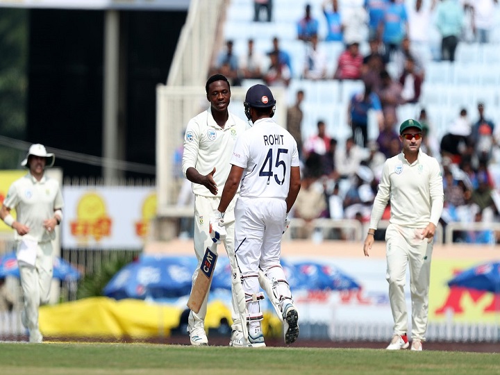 rohit sharma scores his first double hundred in test cricket fourth batsmen to reach this feat in one day and test सचिन, सहवाग और गेल के बाद टेस्ट,वनडे में दोहरा शतक लगाने वाले दुनिया के चौथे बल्लेबाज बने रोहित शर्मा
