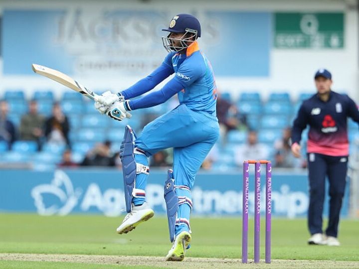 shreyas iyer signs bat endorsement deal with ceat श्रेयस अय्यर ने टायर निर्माता कंपनी सिएट के साथ किया करार