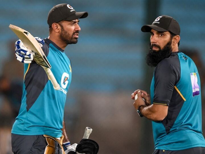 pakistan vs sri lanka coach misbah ul haq says they need to patient with comeback men ahmed shehzad umar akmal पाकिस्तान क्रिकेट टीम के मुख्य कोच मिसबाह उल हक ने आलोचकों से की यह खास अपील