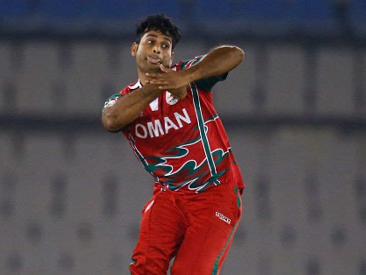 टी-20 क्रिकेट में हैट्रिक लेने वाले 10वें गेंदबाज बने ओमान के खावर अली omans khawar ali becomes 10th player to take mens t20i hat trick टी-20 क्रिकेट में हैट्रिक लेने वाले 10वें गेंदबाज बने ओमान के खावर अली