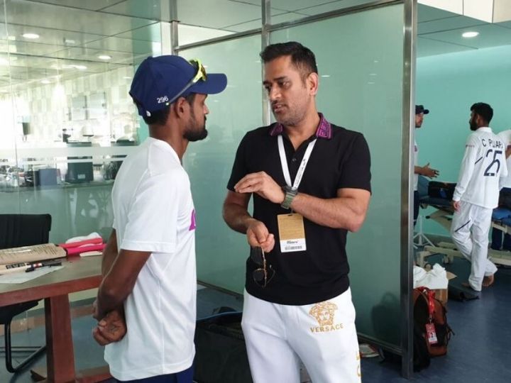 there is maturity in your bowling now ms dhoni lauds shahbaz nadeem शहबाज नदीम ने खोला राज, ड्रेसिंग रूम में धोनी ने उन्हें दिया था ये 'गुरुमंत्र'