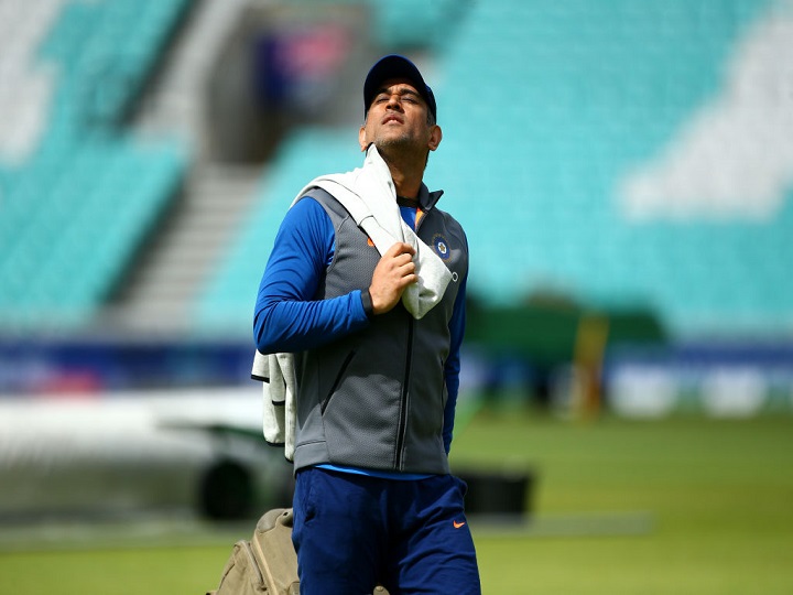 india vs bangladesh%e2%80%89ms%e2%80%89dhoni could be a guest commentator in day night test report IND vs BAN: डे-नाइट टेस्ट मैच के दौरान एमएस धोनी बन सकते हैं गेस्ट कमेंटेटर