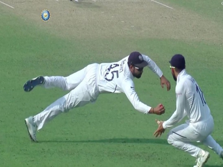 rohit sharma snatches a stunner out of virat kohlis hands उमेश यादव की गेंद पर रोहित ने लिया ऐसा कमाल का कैच, चौंक गए कप्तान कोहली