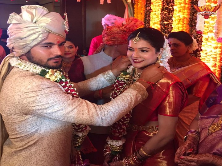 manish pandey marries actor ashrita shetty in mumbai hours after leading karnataka to mushtaq ali win in surat पहले अपनी टीम कर्नाटक को बनाया चैंपियन फिर क्रिकेटर मनीष पांडे ने अश्रिता से की शादी