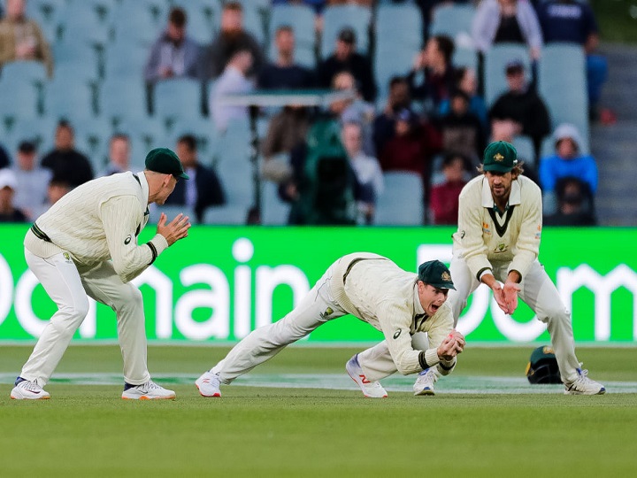 australia vs pakistan%e2%80%89steve smith takes a stunner to dismiss azhar ali watch AUS vs PAK: स्टीव स्मिथ ने अजहर अली का लिया ये चौंकाने वाला कैच, ऑस्ट्रेलिया जीत के करीब