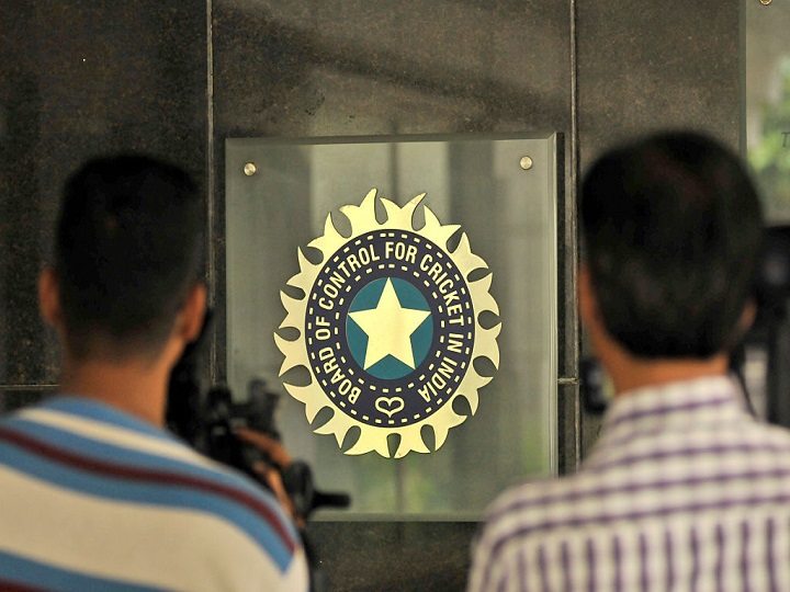 PCB के चेयरमैन ने भारत में सिक्योरिटी को लेकर किया कमेंट, BCCI ने कहा- 'लंदन में रहने वाला क्या जाने' PCB के चेयरमैन ने भारत में सिक्योरिटी को लेकर किया कमेंट, BCCI ने कहा- 'लंदन में रहने वाला क्या जाने'
