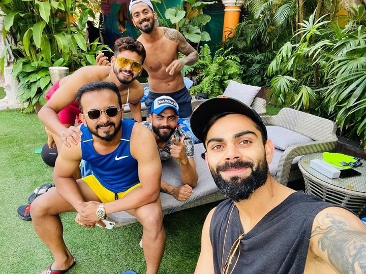 ind vs wi virat kohli shares teammates pics before cuttack odi Ind Vs WI: कटक वनडे से पहले विराट कोहली दिखे मस्ती के मूड में, शेयर की यह तस्वीर