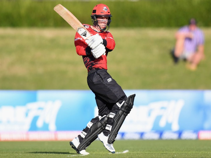 न्यूजीलैंड के सुपर स्मैश टी20 में लियो कार्टर ने जड़े 6 गेंदों में 6 छक्के
