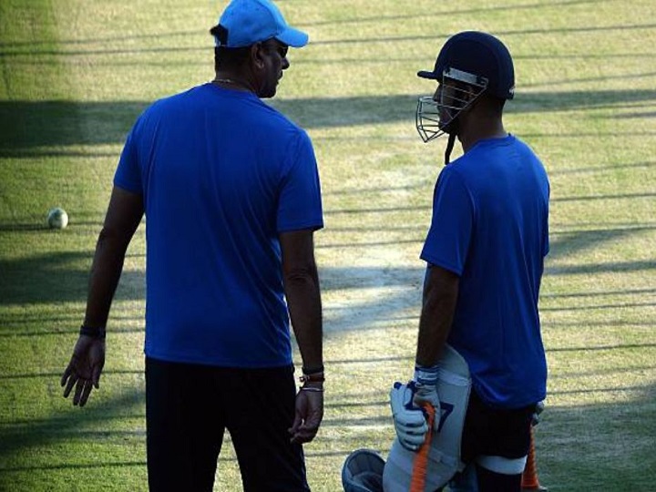 टी20 करियर को लेकर धोनी से मेरी बात हुई है: शास्त्री