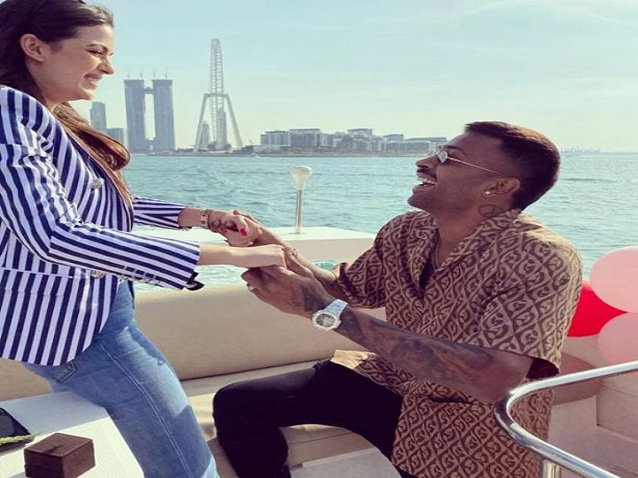 हार्दिक पंड्या ने की सगाई, बीच समंदर सर्बियन एक्ट्रेस नताशा स्टेनकोविक को बनाया अपना साथी