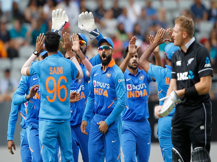 ind vs nz 2nd odi indiaa top class fielding and bowling new zealand restricts on 273 runs IND vs NZ 2nd ODI: विराट एंड कंपनी की बेहतरीन गेंदबाजी, लेकिन टेलर के फॉर्म ने भारत के सामने रखा 274 रनों का लक्ष्य