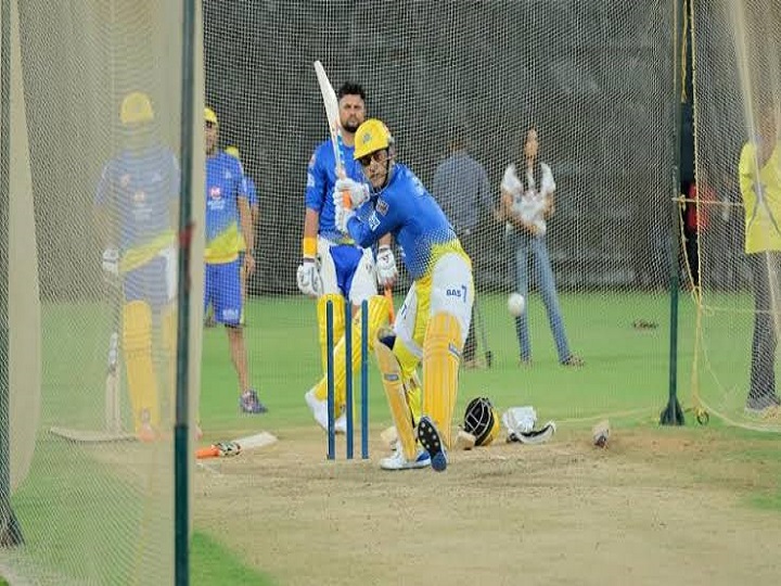 IPL 2020: एमएस धोनी जैसे ही CSK नेट्स में बल्लेबाजी करने आए, स्टेडियम में बैठे फैंस मनाने लगे जश्न